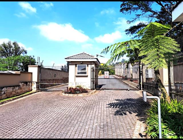 2 BEDROOM APARTMENT FOR SALE IN PADFIELD PARK
